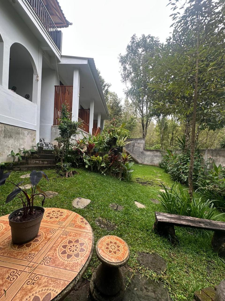 דירות Munduk Umah Yugadi Bali מראה חיצוני תמונה