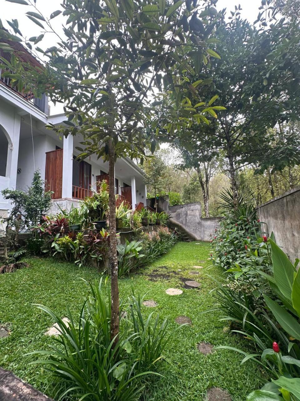 דירות Munduk Umah Yugadi Bali חדר תמונה