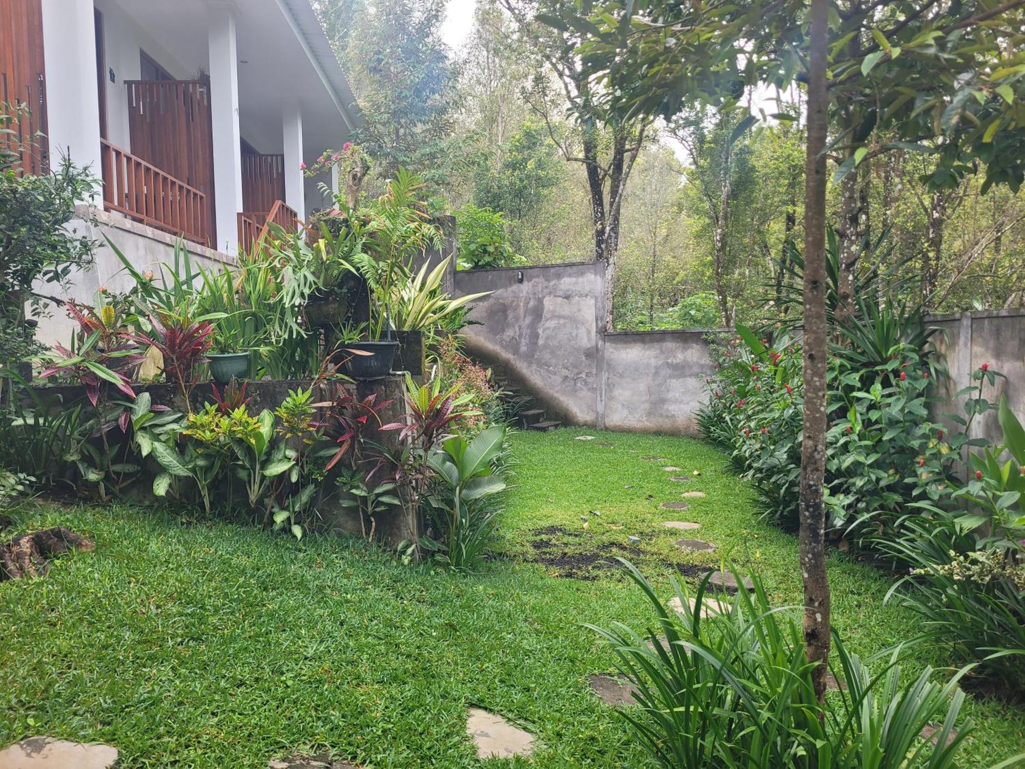 דירות Munduk Umah Yugadi Bali מראה חיצוני תמונה